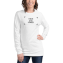Weibliches Modell, langärmeliges T-Shirt mit Musterlogo auf der Vorderseite