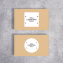 Caixa de embalagem de amostra exibindo um adesivo quadrado ou redondo de amostra